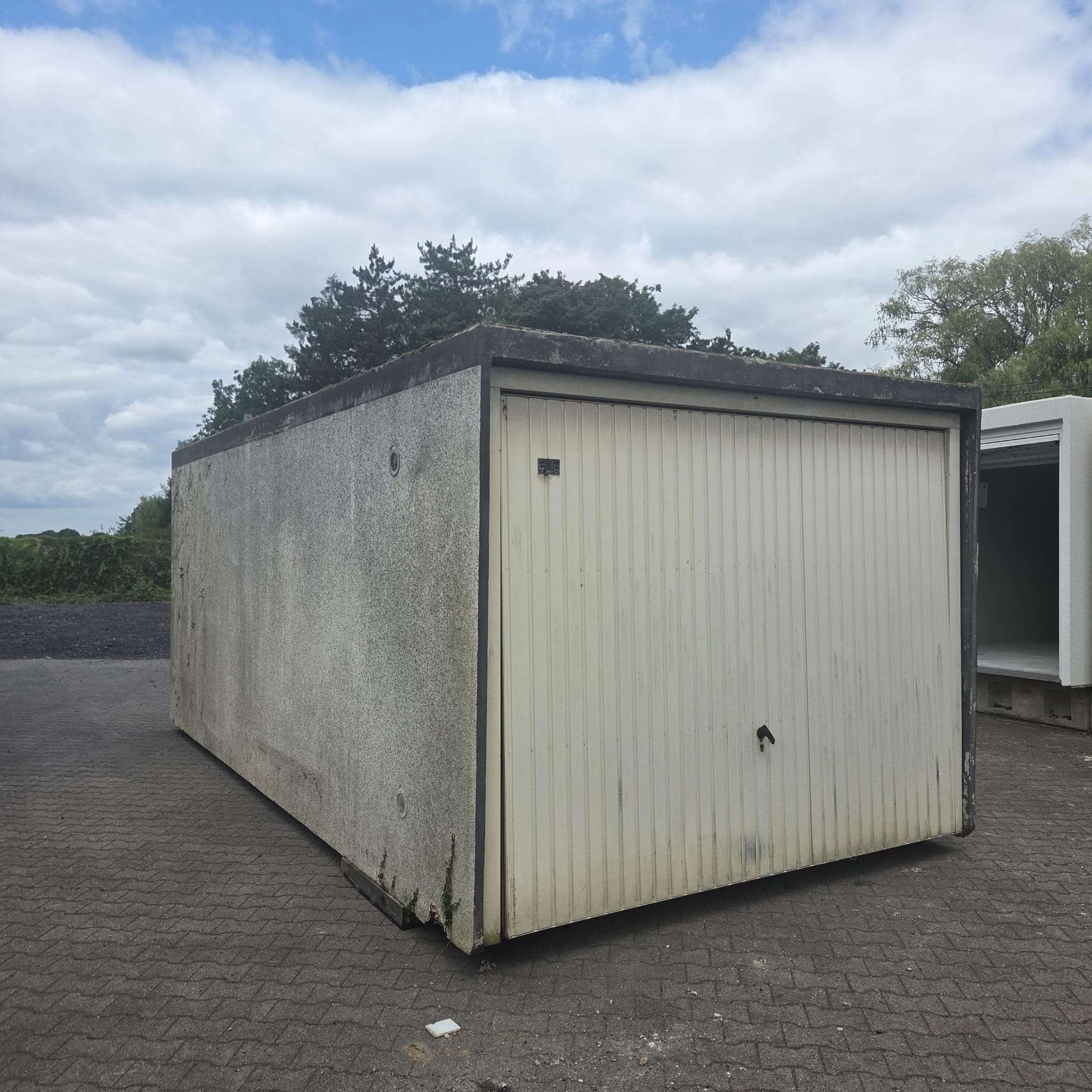 Garage 10340