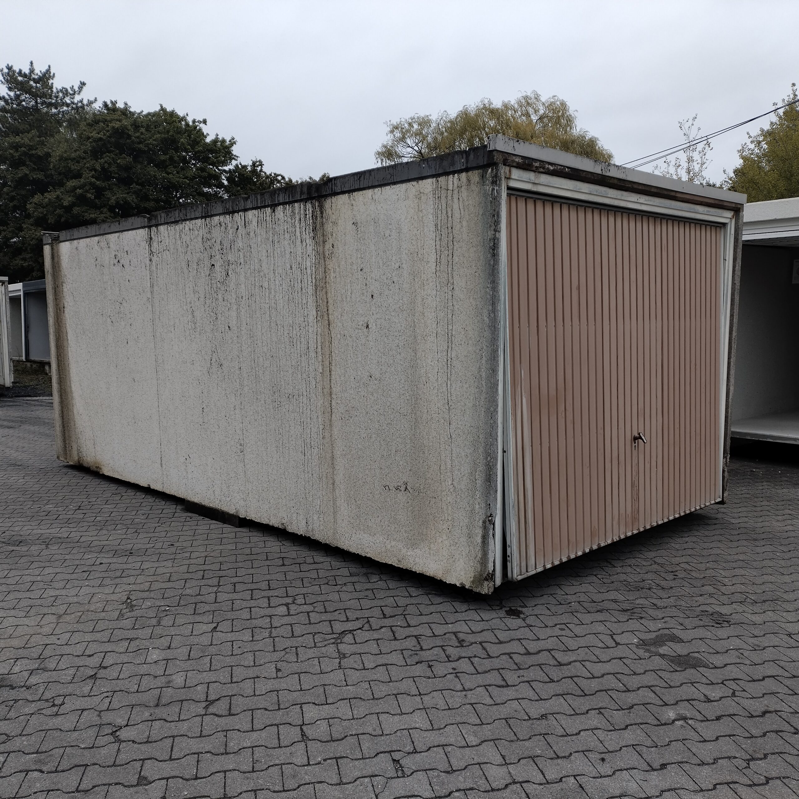 Garage 10400